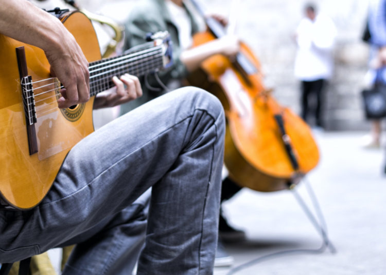 Report Finds Street Performers Depend on Digital Payments – Bitcoin News