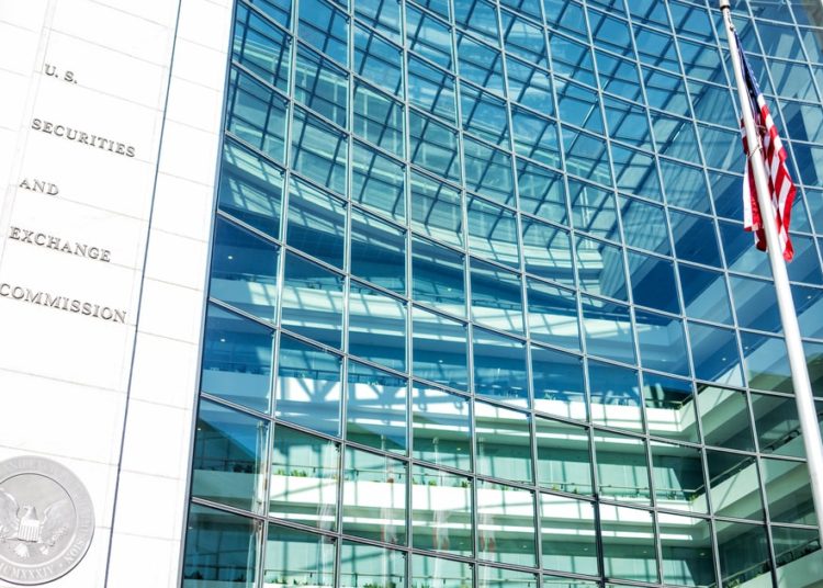 US SEC Boss Gary Gensler Calls to Regulate DeFi Projects