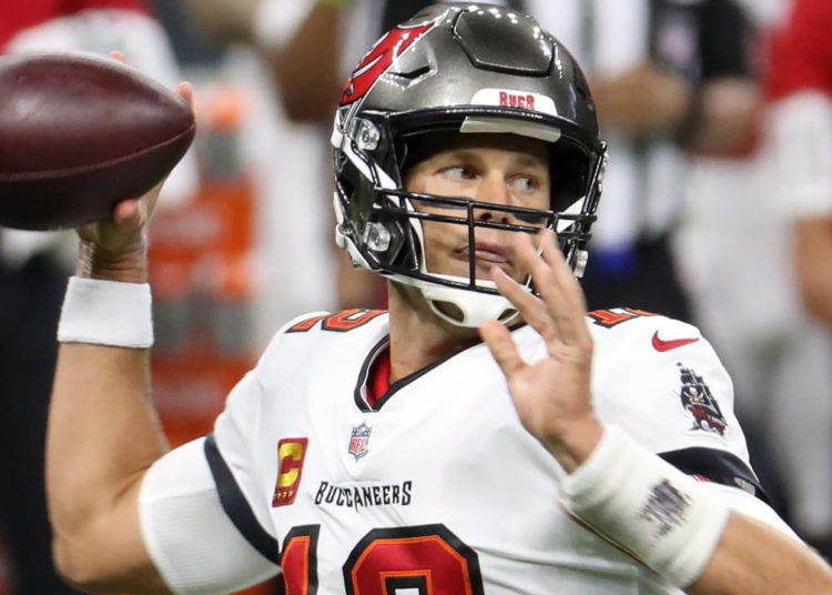Seven-Time Super Bowl Champion Tom Brady Gives a Bitcoin to a Buccaneers Fan – Bitcoin News