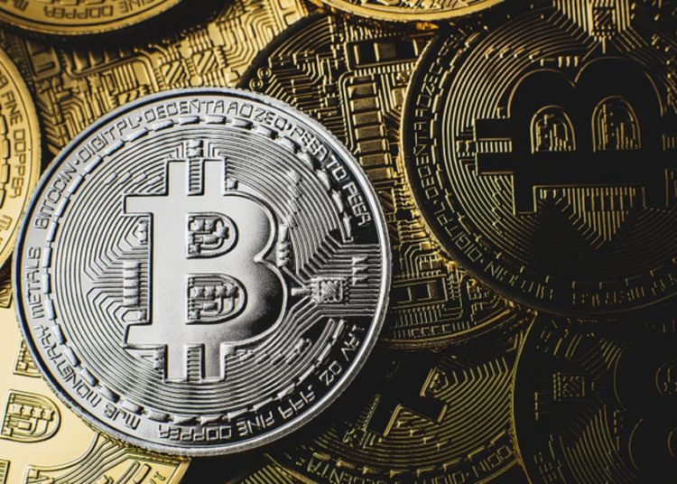 Bitcoin on Exchanges Slip as Long-Term Holders Stay Put