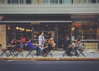 Canadian restaurant chain invests all profits in Bitcoin, makes a fortune