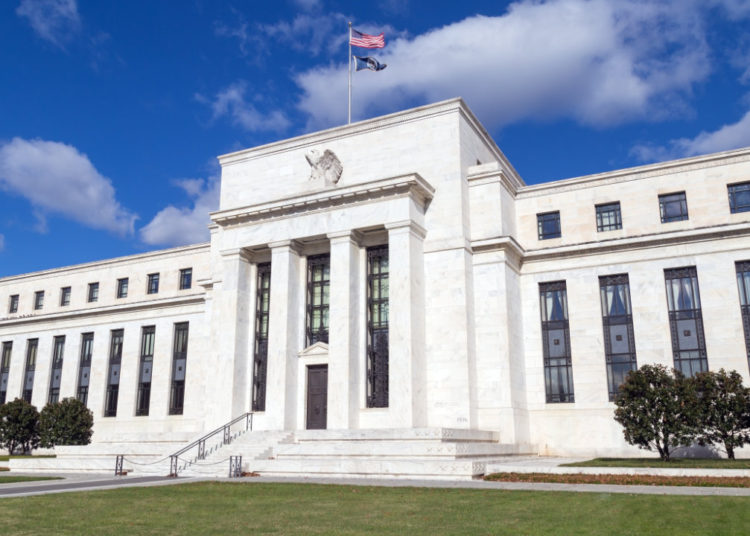 Federal Reserve Governor Argues Against Subjecting Stablecoins to Full Banking Regulation – Regulation Bitcoin News