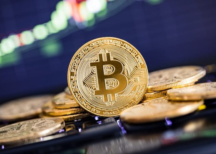 Total Fees Paid on Bitcoin Network Hit Monthly Low, Hashrate Records Historic Highs