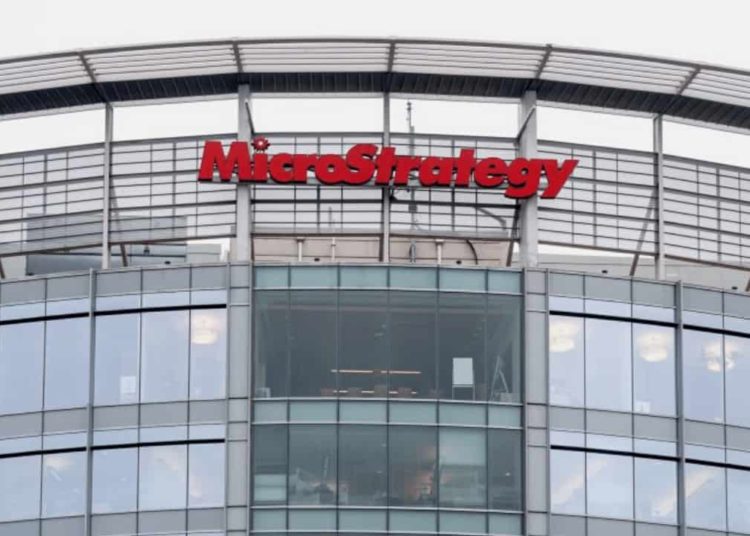 MicroStrategy CFO Confirms Buy and Hold Bitcoin Strategy Amid Market Turbulence