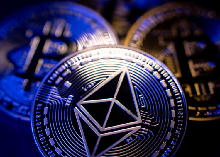 BTC, ETH Remain in the Red, to Start the Weekend – Market Updates Bitcoin News