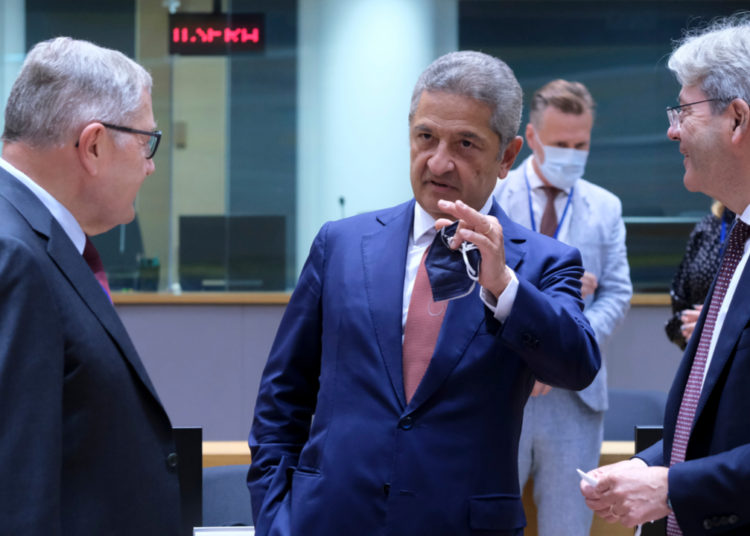 ECB Considers Capping Digital Euro in Circulation at 4,000 per Capita, Panetta Reveals – Bitcoin News