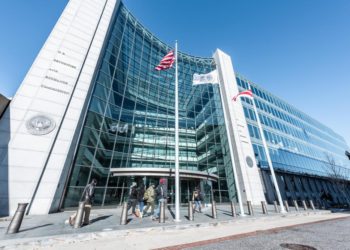 US SEC files a lawsuit against founders and promoters over a $300M Ponzi scheme