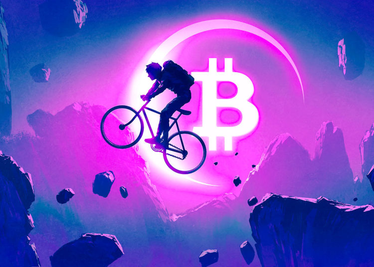 Top Crypto Strategist Issues Bitcoin Warning, Says BTC at Risk of Major Breakdown