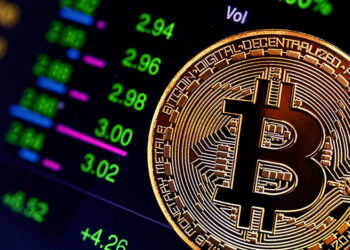 Bitcoin outperforms traditional crypto stocks in 2022 by up to 22%