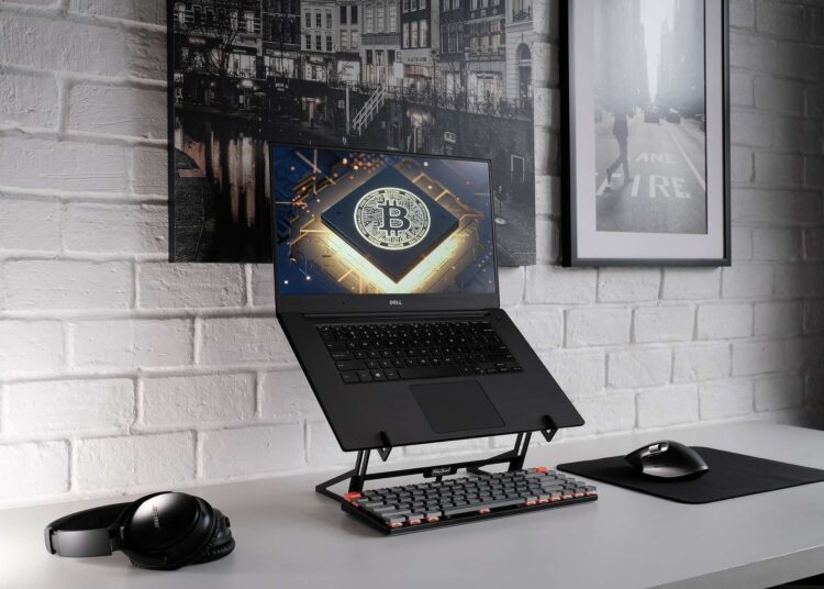 Bitcoin stable at $16,500 – Is the bottom in or will the price crash to $13k?