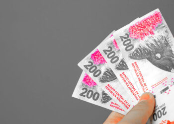 Argentine Peso Breaks Historic Low Mark as Argentines Hedge Savings in Dollars – Economics Bitcoin News