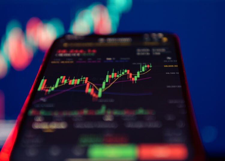 Large cap altcoins push crypto through the $1 trillion mark