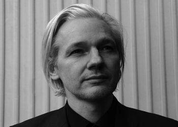Reddit User Discovers 7zip File Possibly Linked to Julian Assange Hidden in Bitcoin Blockchain – Bitcoin News