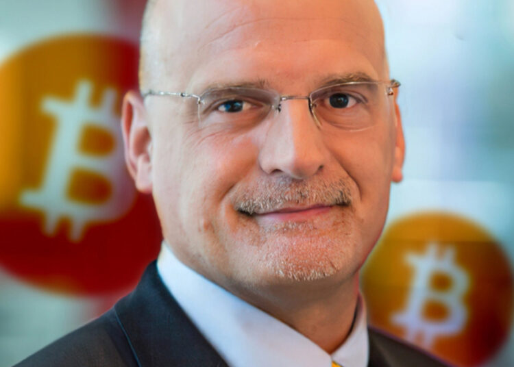 Commodity Strategist Mike McGlone Predicts a Recession as Top Catalyst for Gold’s Rise Above $2,000 – Markets and Prices Bitcoin News