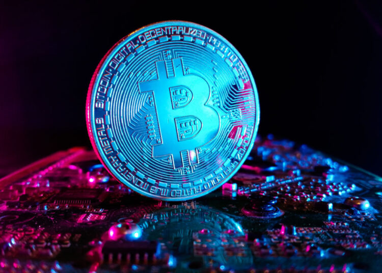 BTC Falls Below $24,000 Ahead of FOMC Minutes  – Market Updates Bitcoin News