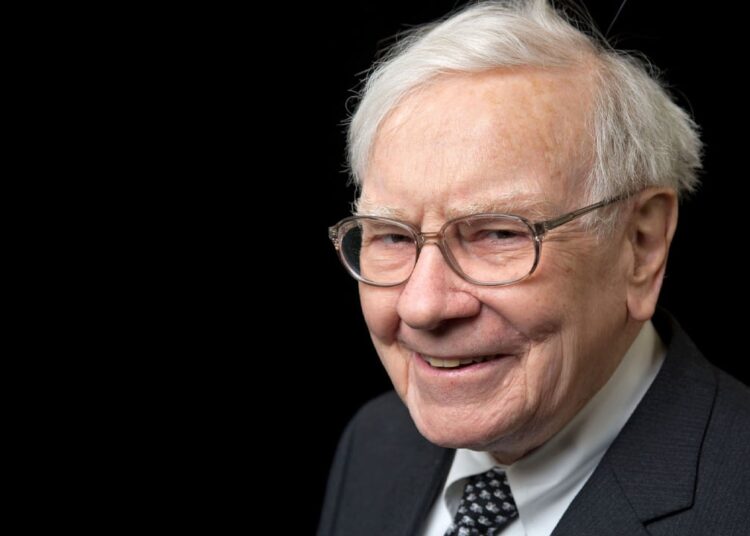 Warren Buffett Likens Bitcoin to Gambling and Chain Letters in Recent Interview – Bitcoin News