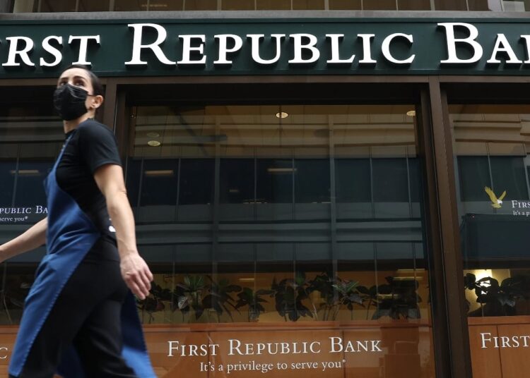 First Republic Bank Faces Potential Takeover by FDIC Amidst Financial Struggles – Bitcoin News