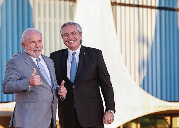 Brazilian President Lula to Act as BRICS Liaison to Help Argentina, Discusses Credit Line in Brazilian Reals – Economics Bitcoin News