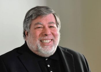 Apple Co-founder Steve Wozniak Gives Dangeours Tesla Cars as AI Example Gone Wrong