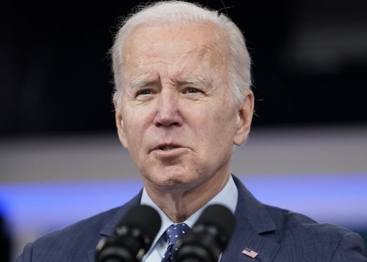 Biden Reassures Public Amid First Republic Bank Collapse, but Warns of National Debt Default – Bitcoin News