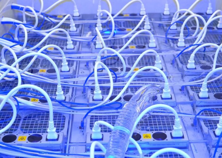 Large Immersion Cooled Crypto Mining Farms to Extract Bitcoin in Middle East Desert – Mining Bitcoin News