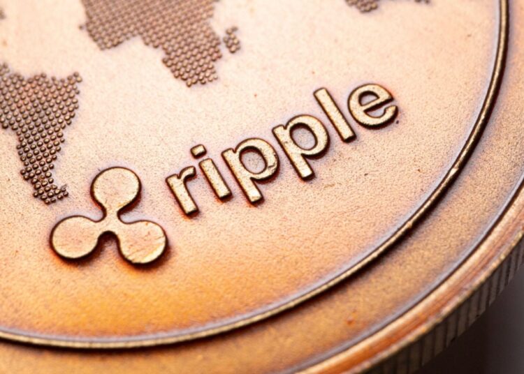 XRP, SOL Move 5% Lower to Start the Week – Market Updates Bitcoin News