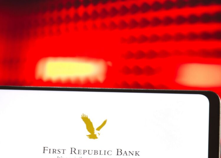 Analysts Warn of More Bank Failures, Possible Recession and Global Repercussions Caused by First Republic Bank Collapse – Finance Bitcoin News