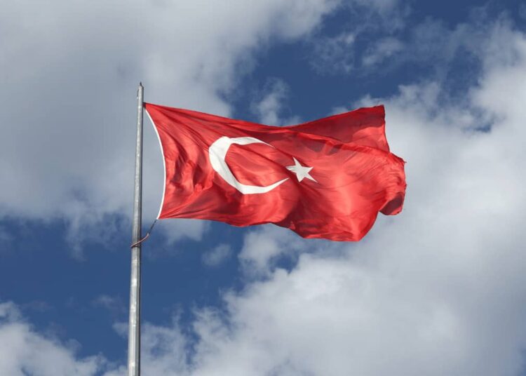 Turkey Residents Turn to Crypto Amid Another Lira Collapse (Report)
