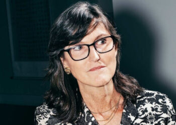 Cathie Wood: SEC to Approve Multiple Bitcoin ETFs Simultaneously
