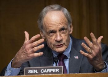 US Senator Shorts the US Economy After Calling it Resilient