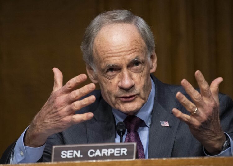 US Senator Shorts the US Economy After Calling it Resilient