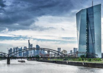Standard Chartered Partners with FundsDLT for Blockchain-Powered Transfer Agency Services
