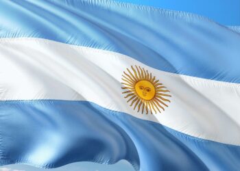 Airplane Tours Argentina’s Coastline Giving Bitcoin as a Gift to Participants