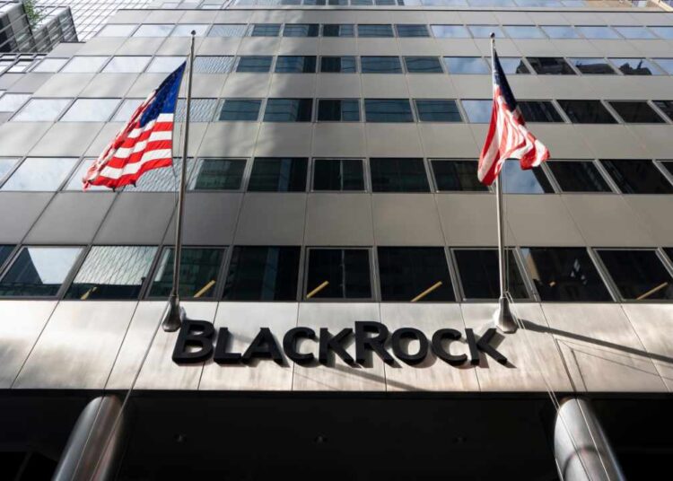 Blackrock’s Bitcoin ETF Single-Handedly Offsets Grayscale’s $600M Outflow — IBIT Now Holds 161K BTC