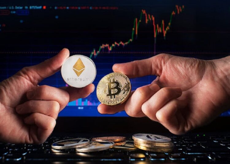 Analyst Forecasts Significant Correction for Bitcoin, Ethereum, AI Altcoin Gears Up to Steal Solana’s Spotlight
