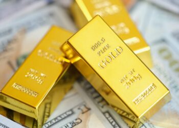 Gold Shatters Records as Investors Brace for Economic Turbulence