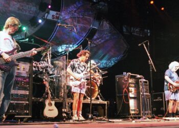 How the Grateful Dead Presaged Today’s Decentralized Technologies and Encouraged P2P Networking
