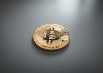 Bitcoin Long-Term Holders Sell 177K BTC: Market Trends Shift