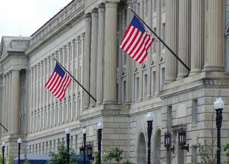 Trump Picks Crypto Advocate to Lead Commerce, Reshape US Financial Systems