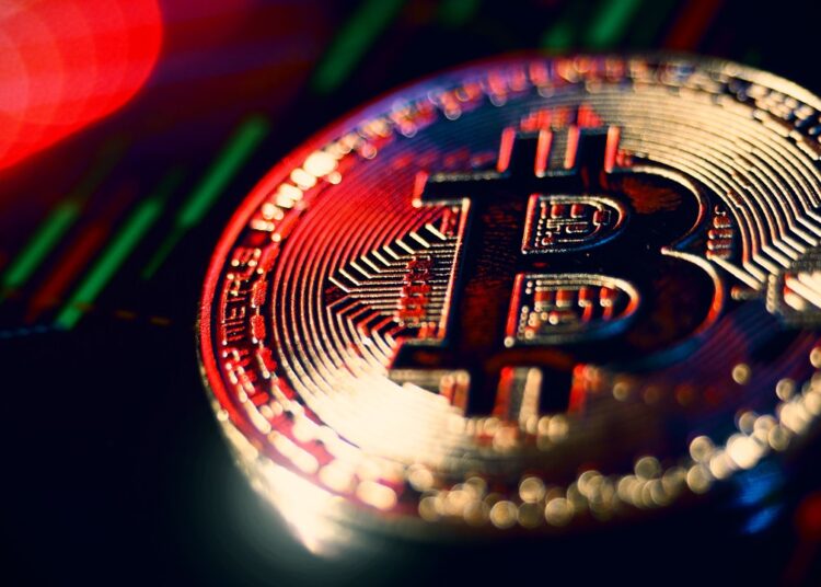Crypto Economy Tumbles: Bitcoin Nears $90K as Sell-Off Intensifies