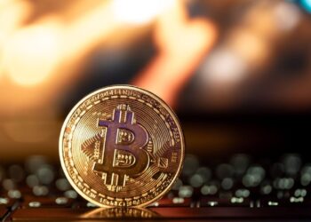 Robert Kiyosaki Calls It: Historic Crash is Here—He’s Buying More Bitcoin Fast