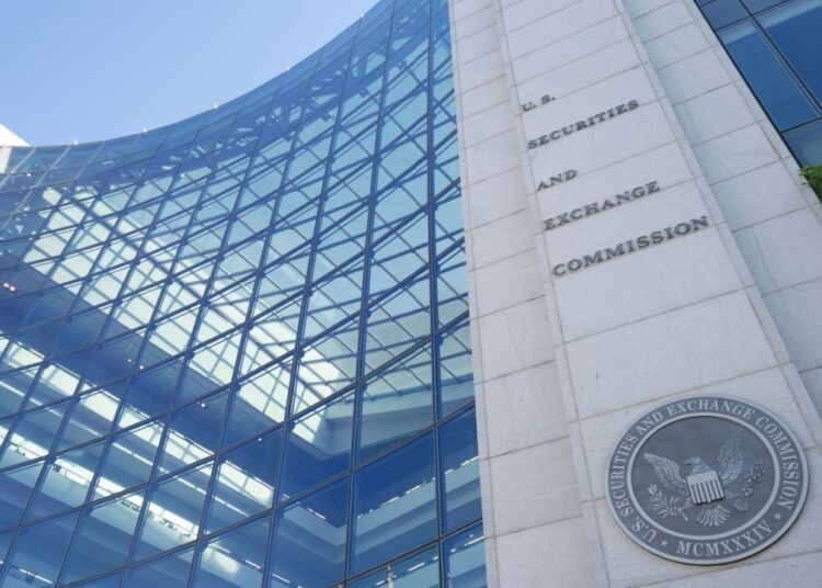 Former SEC Chief Talks Dismantling of Crypto Enforcement: ‘C’est La Vie and to the Moon’