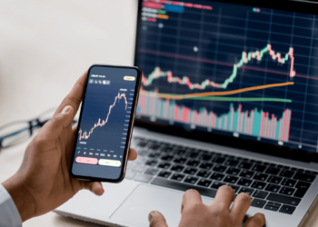 Bitcoin Price Clings to $84K Ahead of High-Stakes Weekend