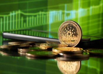 Cardano (ADA) Records 428% Surge in Volume Amid Market Bloodbath – Is It a Buying Opportunity?