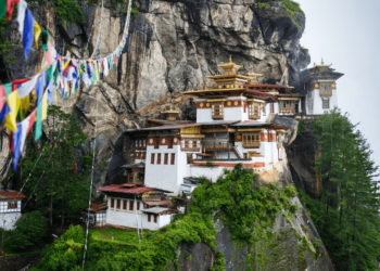 Bhutan’s Sustainable Bitcoin Mining Fuels Salary Hikes, Healthcare Initiatives