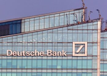 Deutsche Bank Warns of Significant De-Dollarization Risks Among US Allies