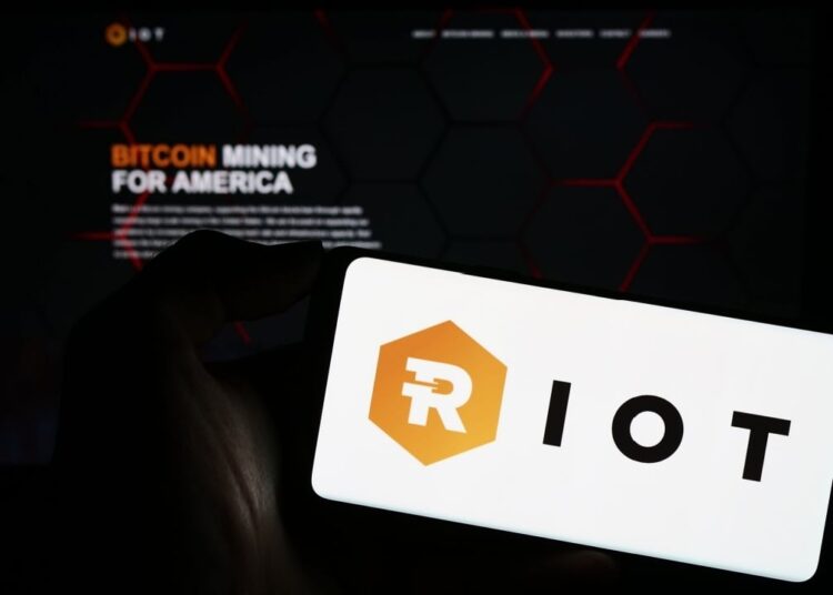 Coinbase Provides $100 Million Credit Facility to Bitcoin Mining Company Riot Platforms