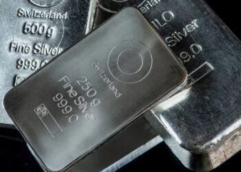 Robert Kiyosaki Says Silver Will Outrun Bitcoin and Gold With Explosive Momentum