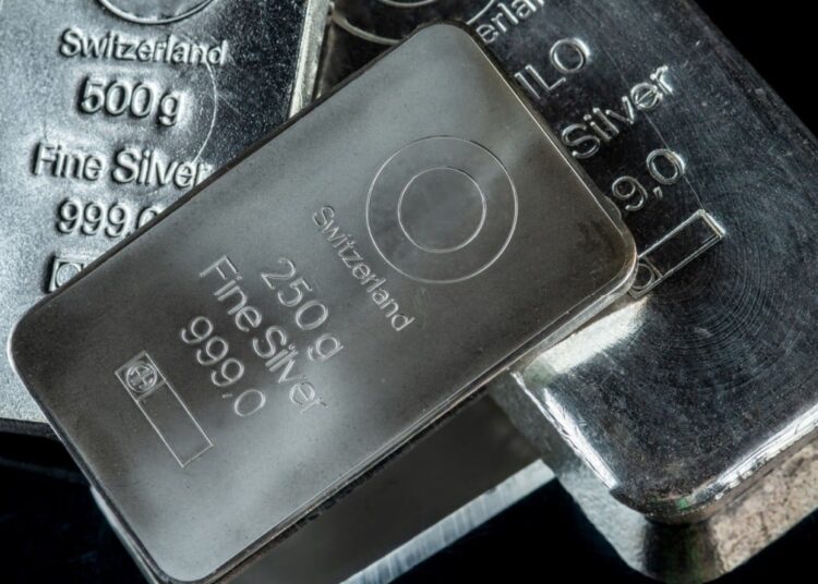 Robert Kiyosaki Says Silver Will Outrun Bitcoin and Gold With Explosive Momentum