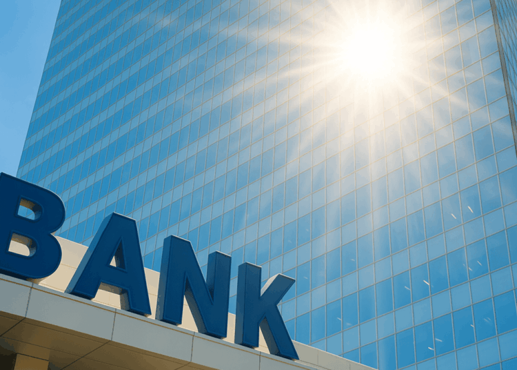 Stablecoins Go Mainstream: 9 in 10 Financial Institutions Now Implementing, Execs Say